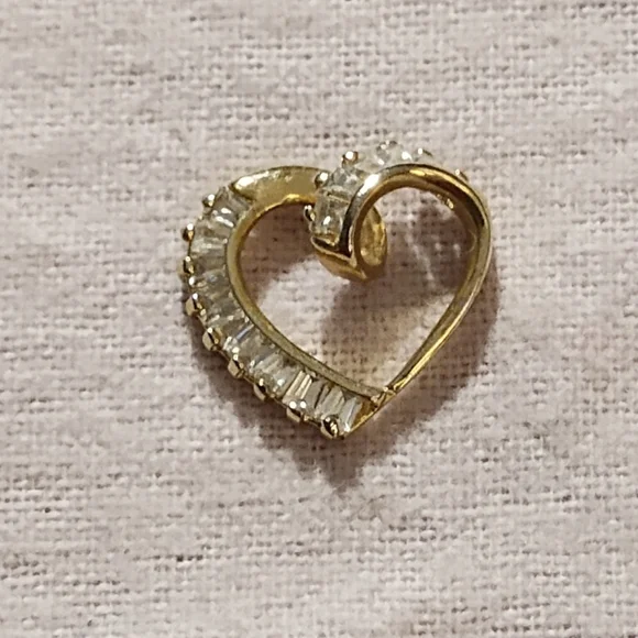 💗🎁🥰Elegant Gold Tone Heart Pendant with Cz Accents - Picture 4 of 4